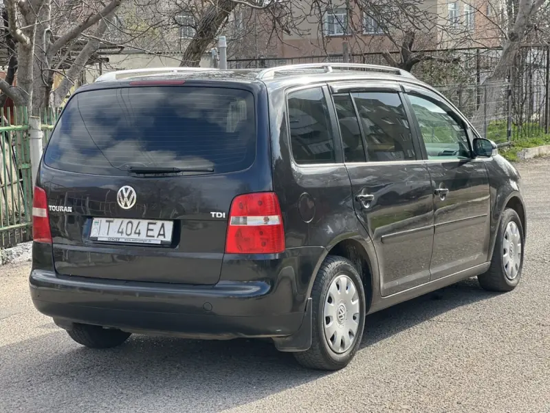 Volkswagen Touran, 2005