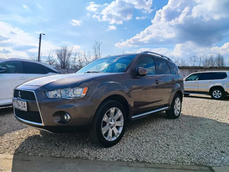 Mitsubishi Outlander, 2011